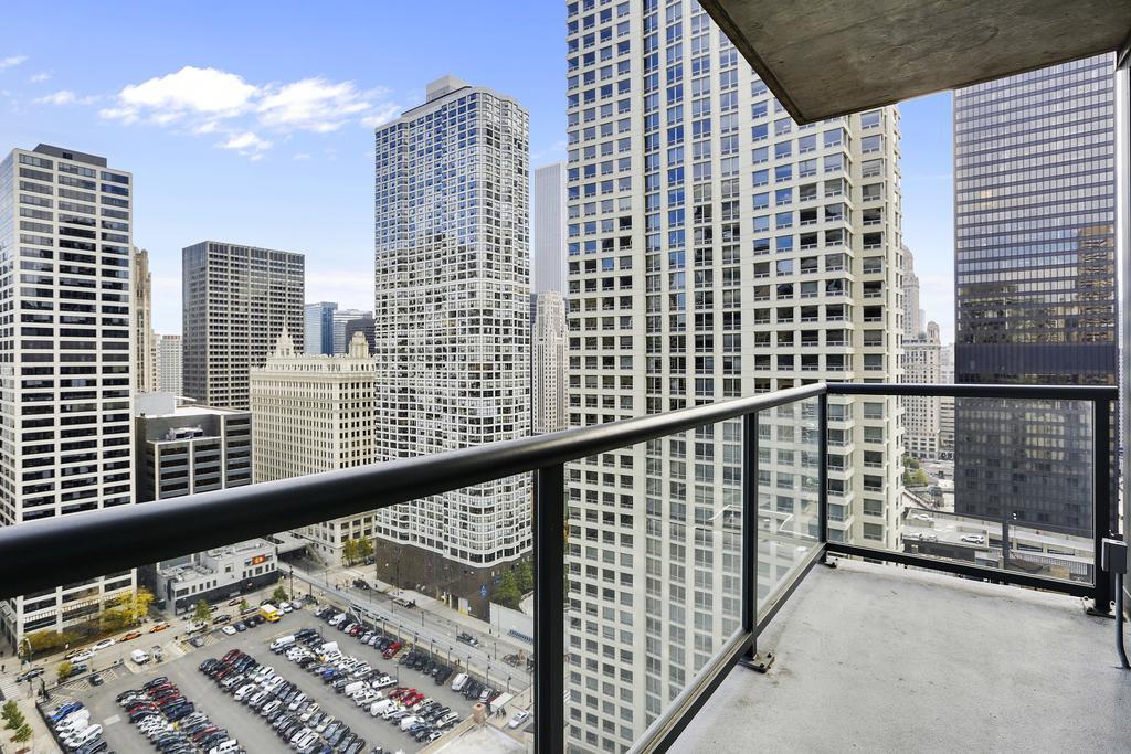 Bridgestreet At State And Grand Chicago Exterior foto